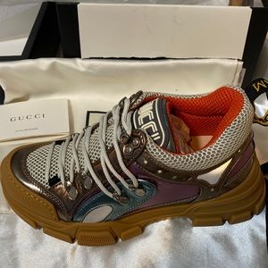 New women’s Gucci liquid leather color, block fashion, sneakers size 6